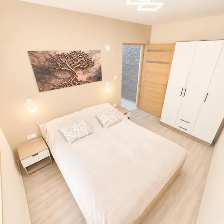 Zoja Apartmanhaz Надьканижа